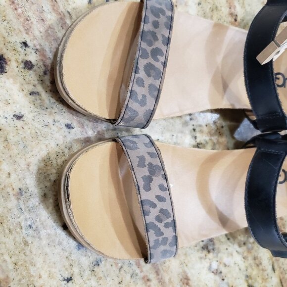 Ugg girls sandels sz 3 animal print adjustable straps - Picture 5 of 11